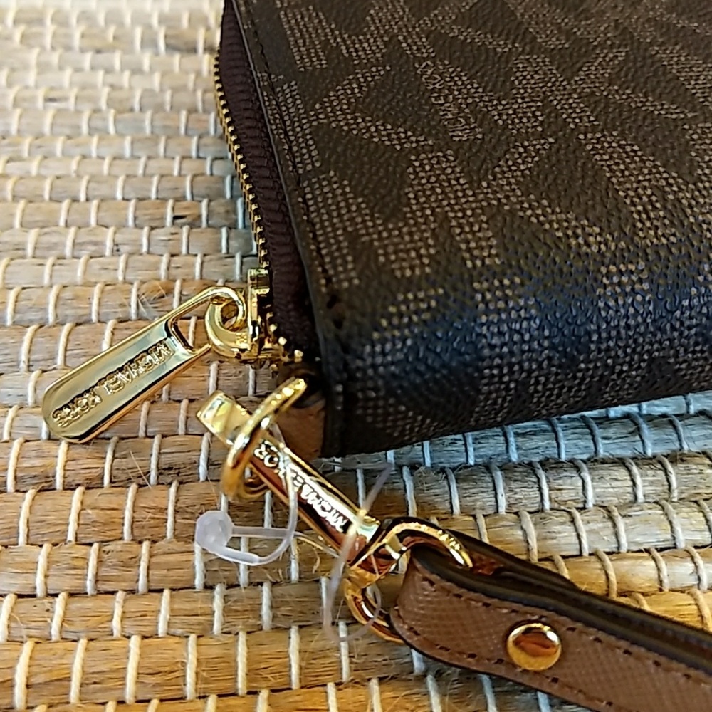 *1 LEFT* MK Large Phone Wallet - Picture 3 of 8